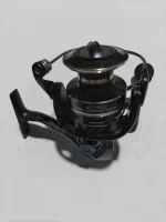مشخصات محصول مشخصات کلی برند YUMOLUN مدل AC7000 جنس اسپول فلزی جنس کمان ضخیم فلزی ضریب چرخش دسته 5.1:1 تعداد بلبرینگ 13 نوع کلاج کلاج جلو ظرفیت نخ گیری 0.28/350 0.31/290 قابلیت جابجایی دسته دارد